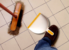 Foot-dustpan by Matthias Lange