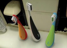 Toothbrush Upstanding Tall, With Pride