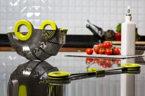 Contemporary collapsible colander