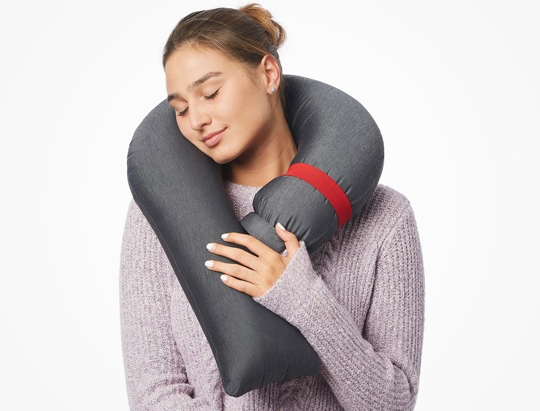 candycane_worlds_most_compact_travel_pillow_03