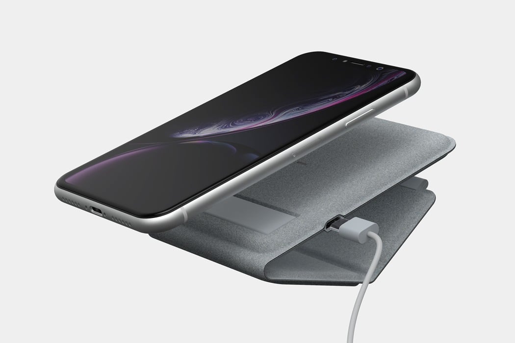 foldable_portable_wireless_charger_03