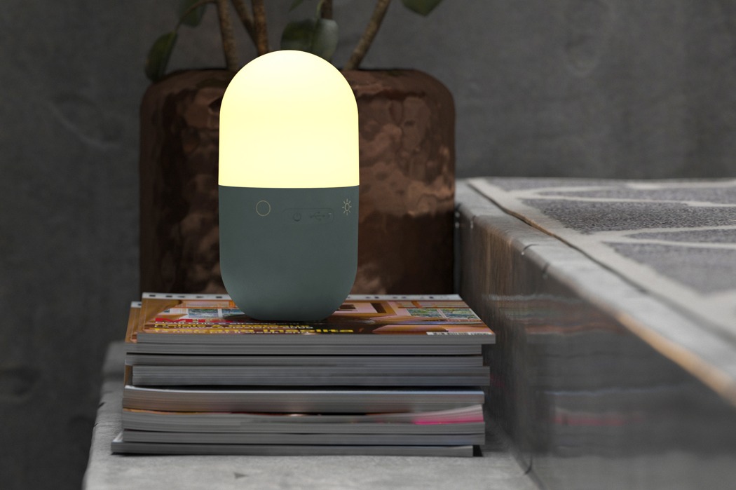lucis_moodlamp_and_charger_01