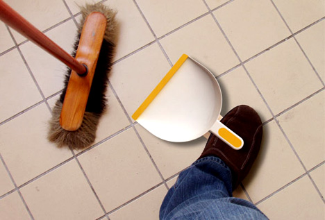 Foot-dustpan by Matthias Lange
