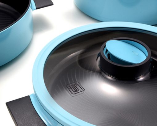 This non-toxic Dutch Oven helps you craft culinary masterpieces with ease  and confidence - Yanko Design
