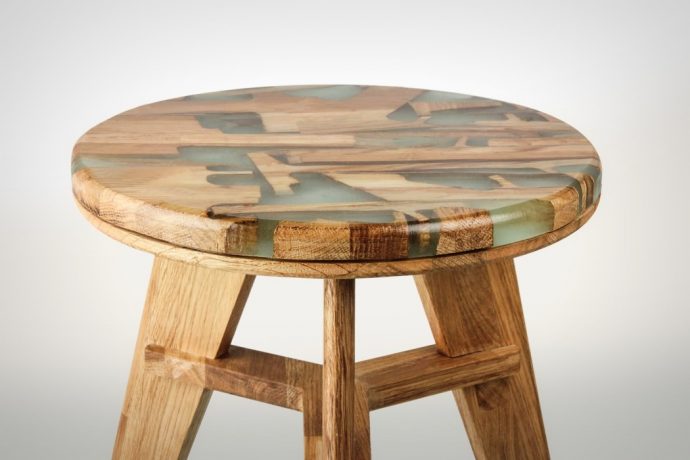 The stool with a wood transplant