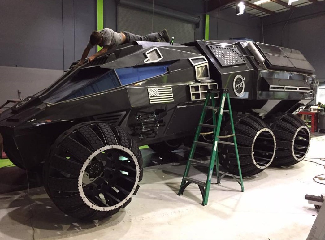 This space-rover was designed for manned missions on alien planets - Yanko  Design