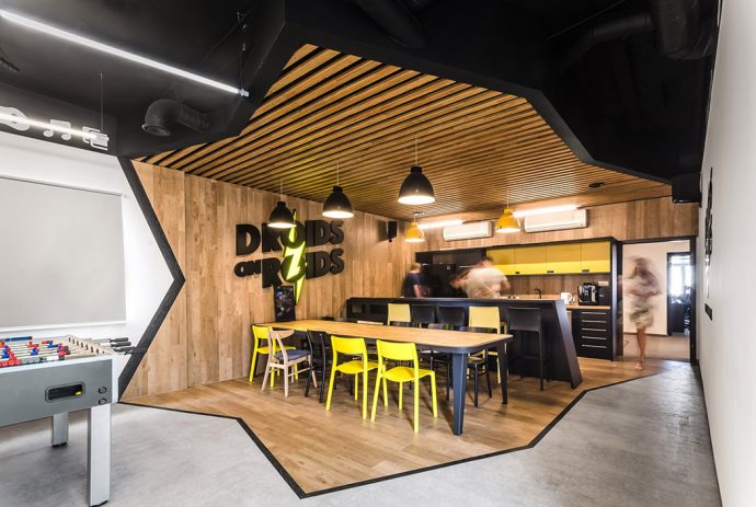 An Office That’s Like Living Inside a Smartphone!