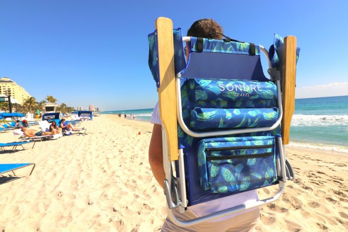 The Voyage Chair Brilliantly Combines Backpack and Backrest!