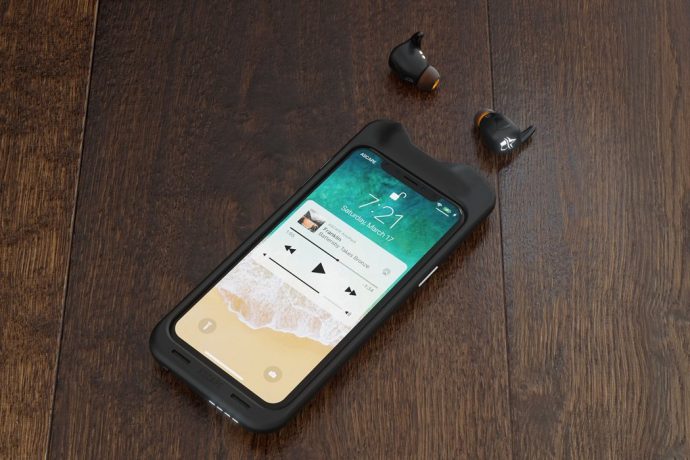 Wireless Earbuds That Recharge From Your Phone