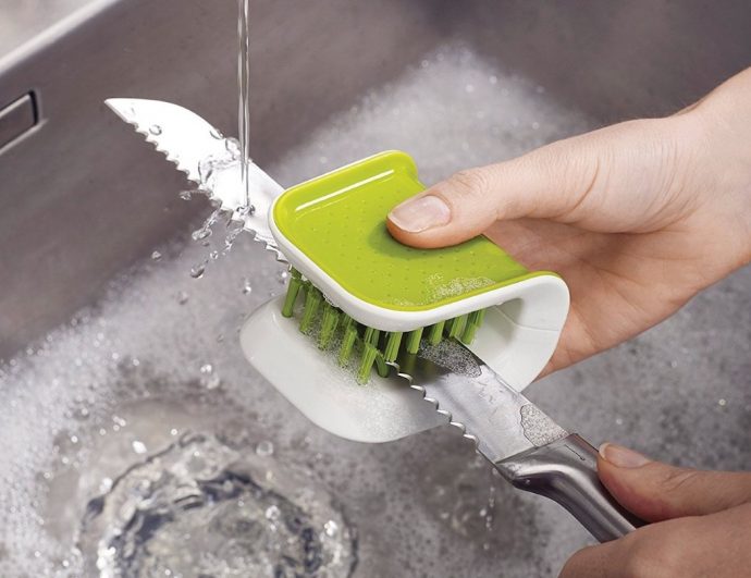 The easiest, safest way to wash and clean knives