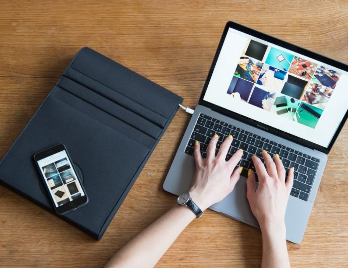 Meet Laer, the sleeve that charges your laptop