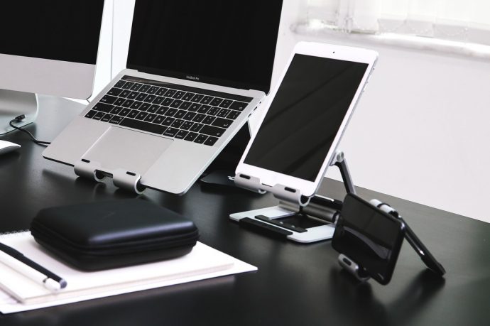 The Ridge 2.0 Gives your Gadgets an ‘Elevated’ Experience