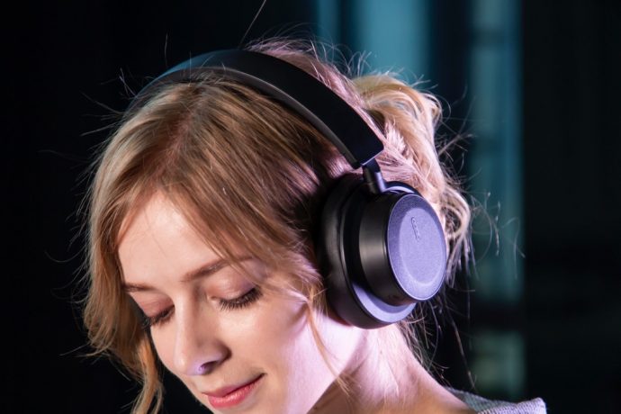 Listen to Hi-def Music While Listening to the World Around You
