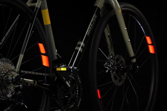 Flectr’s Award-winning bike-reflectors are back with color variants!