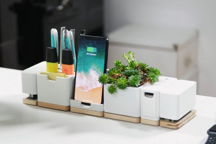 Re:ease doesn’t organize your desk. It redesigns it.