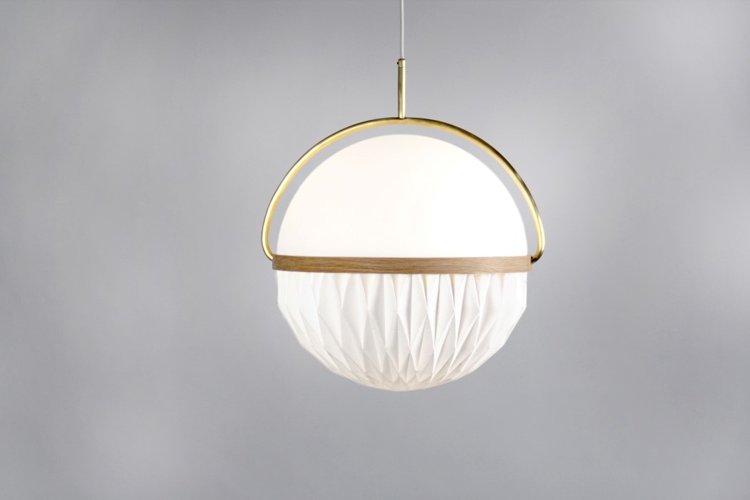 The SETTO lamp uses a rotating lampshade to adjust its lighting