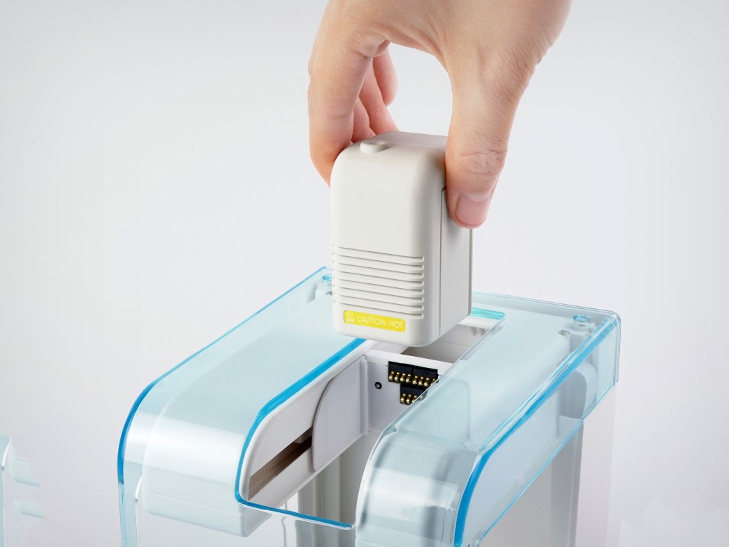 Isbjørn Alarmerende Busk PocketMaker is literally a palm-sized, low-cost 3D printer! - Yanko Design