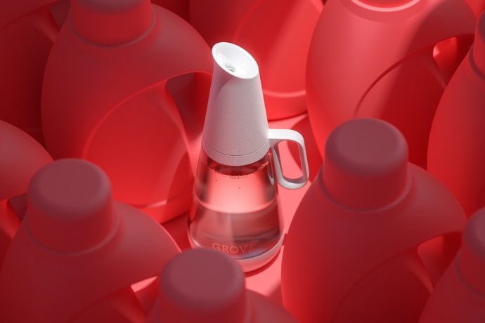 Tackling the plastic waste epidemic, one reusable glass laundry bottle at a time!