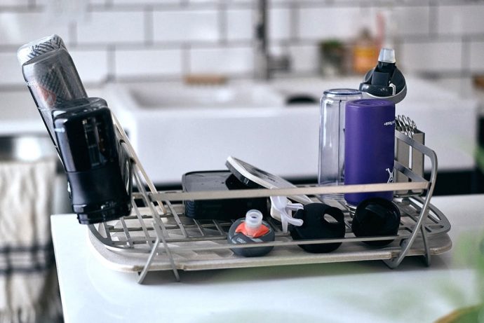 This self-drying dish rack uses an organic mineral to instantly evaporate water