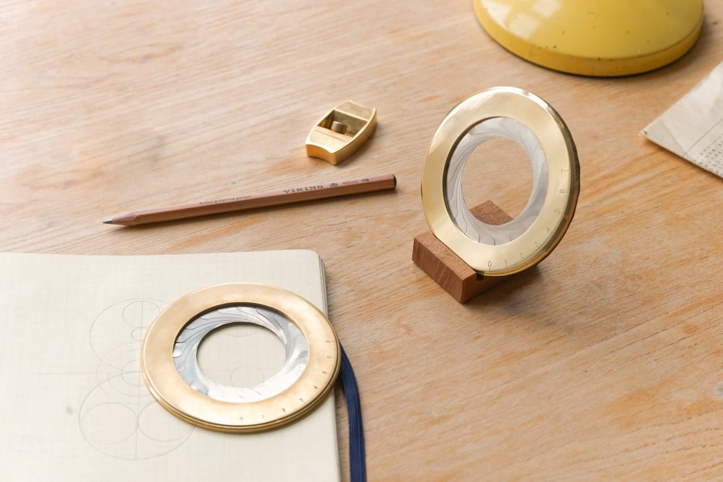 An aperture-inspired intricate circle master worth treasuring! - Yanko  Design
