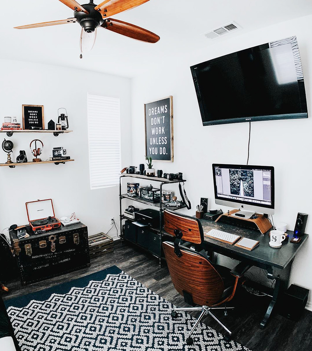 https://www.yankodesign.com/images/design_news/2019/07/desk-setups-that-maximize-productivity-part-2/Desk-Setup_03.jpg