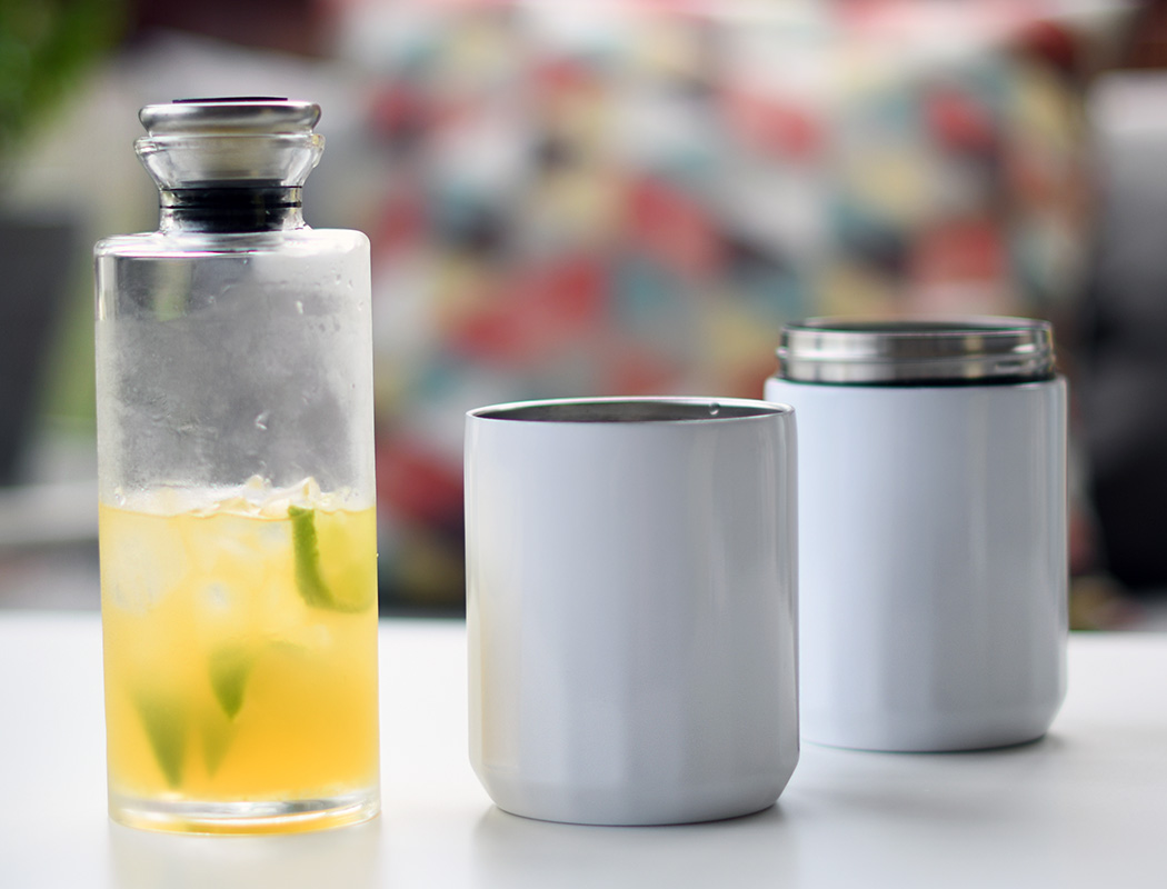 https://www.yankodesign.com/images/design_news/2019/07/someone-invented-this-travel-safe-decanter-to-carry-your-spirits-with-you-on-holidays/travel_decanter14.jpg