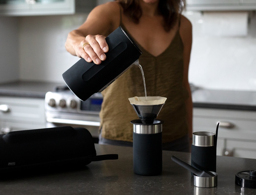 https://www.yankodesign.com/images/design_news/2019/07/the-pakt-coffee-kit-lets-you-be-a-wandering-barista/pakt_barista_quality_coffee_anywhere_06.jpg