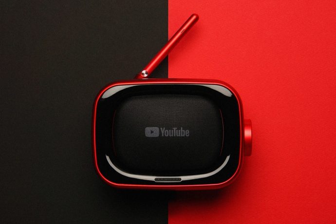 YouTube goes analog with this retro radio!