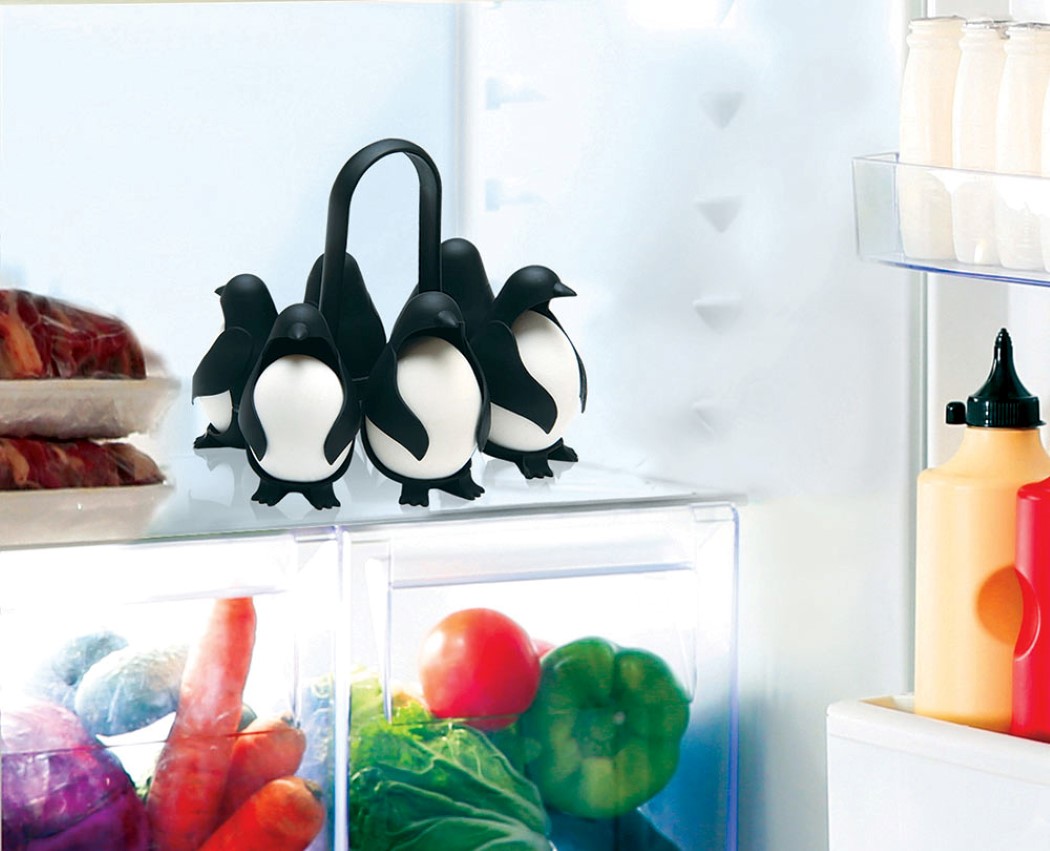 penguin-shaped egg-holder and boiler designed to dive into hot water
