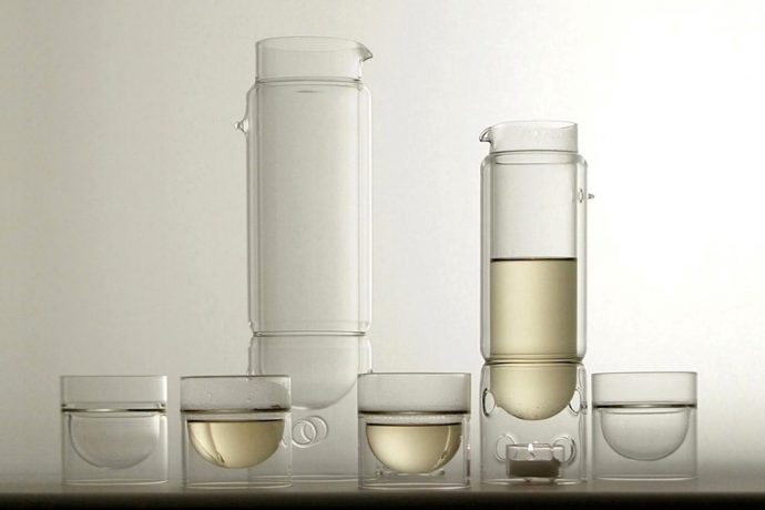 Molo’s floating glass tea-brewer is a fusion of culture and future