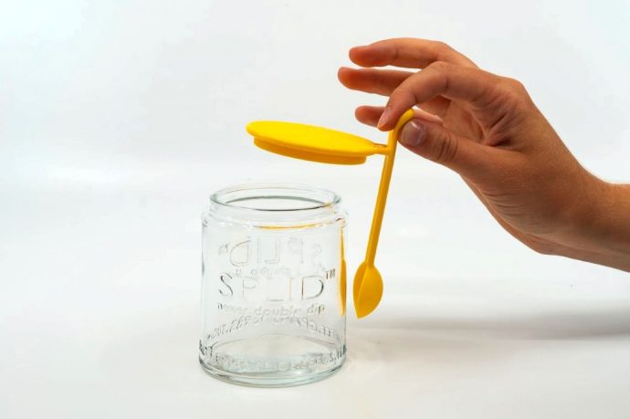 Someone finally had the sense to build a spoon right into the jar’s lid!