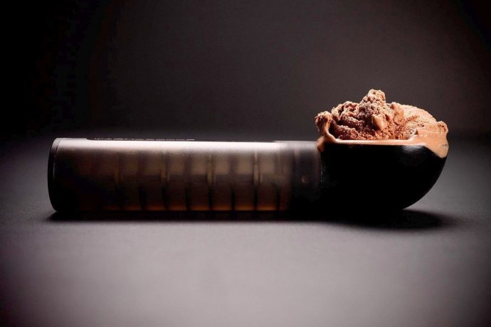 This scoop spoon uses liquid thermal energy to easily scoop through rock-solid ice-cream