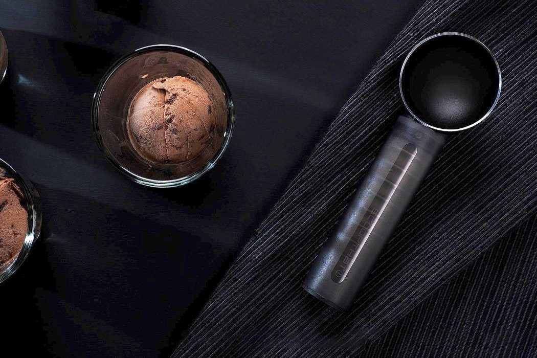 https://www.yankodesign.com/images/design_news/2019/08/this-ice-cream-scoop-uses-thermal-energy-to-easily-scoop-through-rock-solid-ice-cream/scoopthat_ii_3.jpg