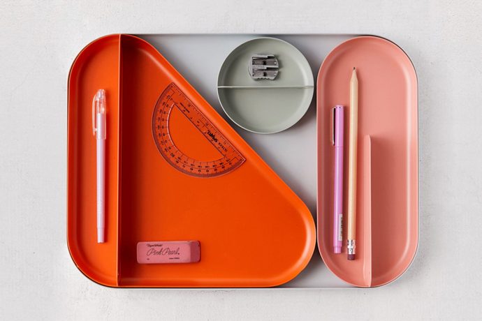 The unusual geometric modules of this organizer tray add a pop of colour to your desk!