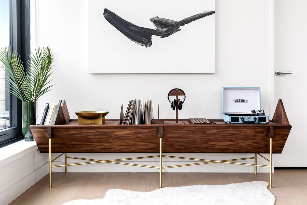 arbejde lighed Scorch A modular credenza table designed to truly showcase your vinyl collection!  - Yanko Design