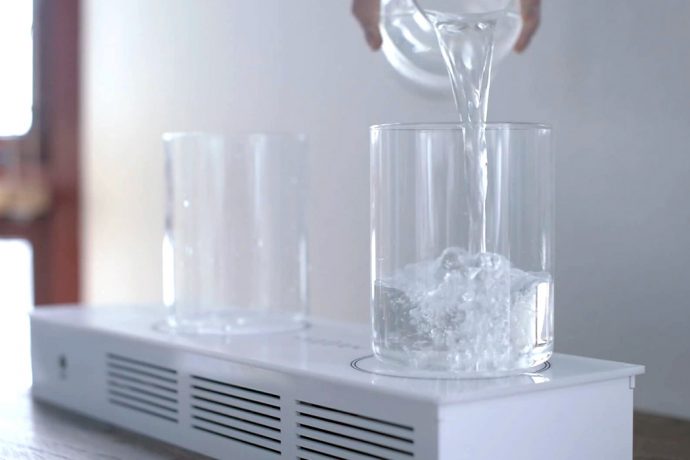 This radio from an alternate universe uses glasses of water as it’s remote control!