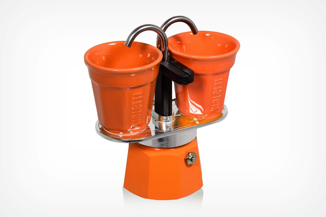 https://www.yankodesign.com/images/design_news/2019/12/the-creators-of-the-moka-pot-have-a-cute-stove-top-espresso-dispenser-too/bialetti_mini_express_8.jpg