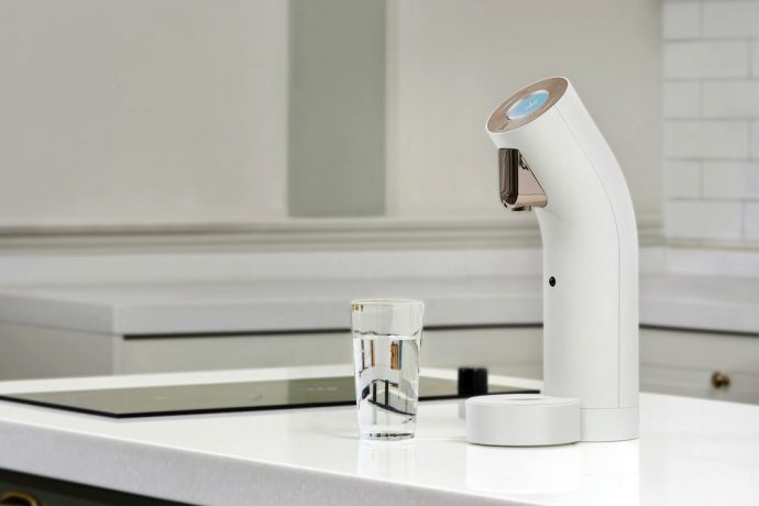 This minimal modern water purifier has a ‘filtered’ secret!