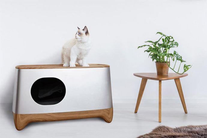 This self-cleaning, AI-enabled litter box auto-packs your cat’s waste for disposal!