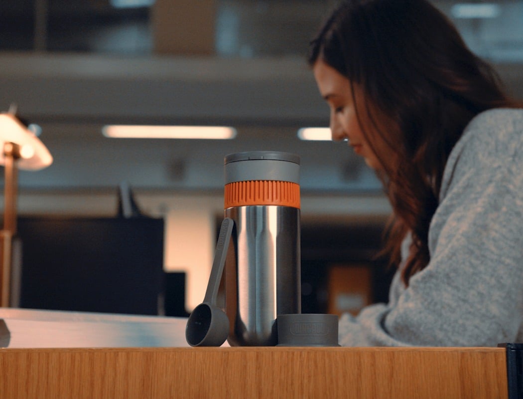 https://www.yankodesign.com/images/design_news/2020/01/wacacos-unique-vacuum-brewing-thermos-extracts-all-the-flavors-from-your-coffee/pipamoka_portable_filter_coffee_maker_07.jpg