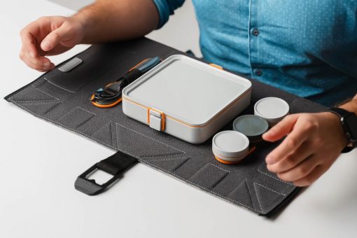 https://www.yankodesign.com/images/design_news/2020/01/why-carry-a-tiffin-box-to-work-when-you-could-carry-a-portable-dining-kit-thats-the-same-size/modular_lunchbox_that_unfolds_into_an_eating_mat-510x340.jpg