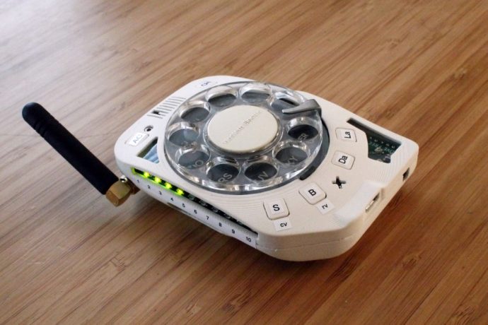 Someone made a rotary mobile phone and it looks like the stuff of multiverses!