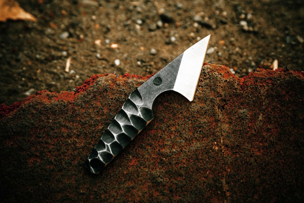 A kiridashi with a raw aesthetic and a brutish appeal! - Yanko Design