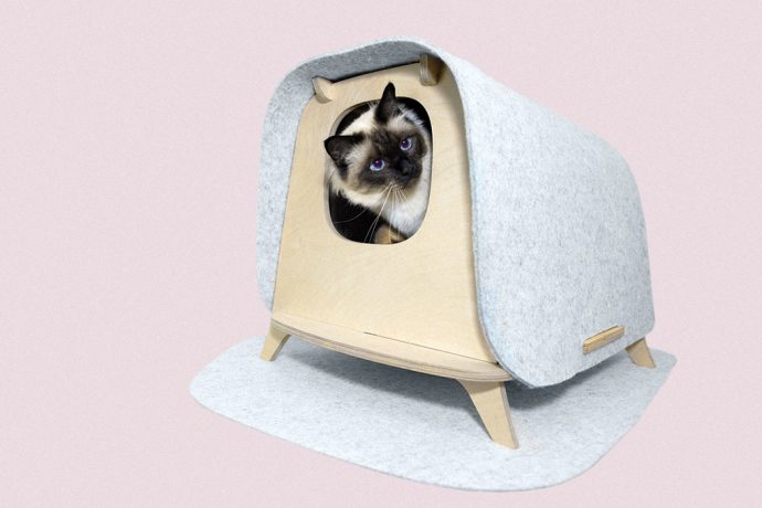 A cozy flat-packed woolen haven for your cats to do their business in peace!