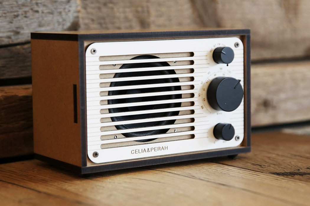 DIY Vintage radio as Bluetooth speaker 