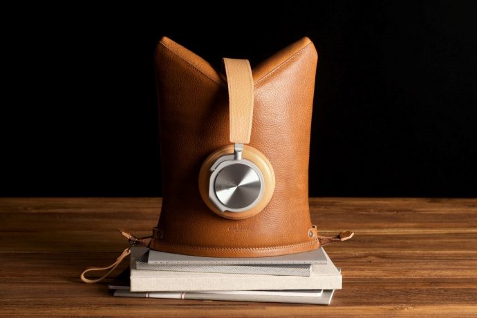 Hardgraft’s clever leather case turns into a 3D stand for your headphones!