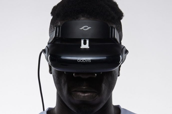 This mobile and universally-compatible VR headset plans to make cinema theaters obsolete
