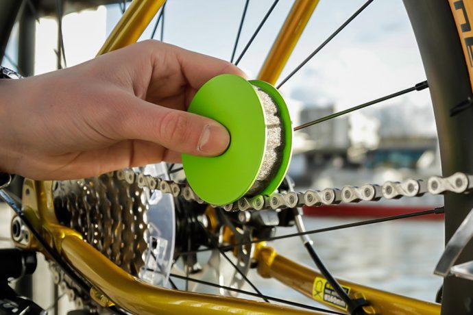 The most efficient and new oil-saving way to lubricate your bike-chains