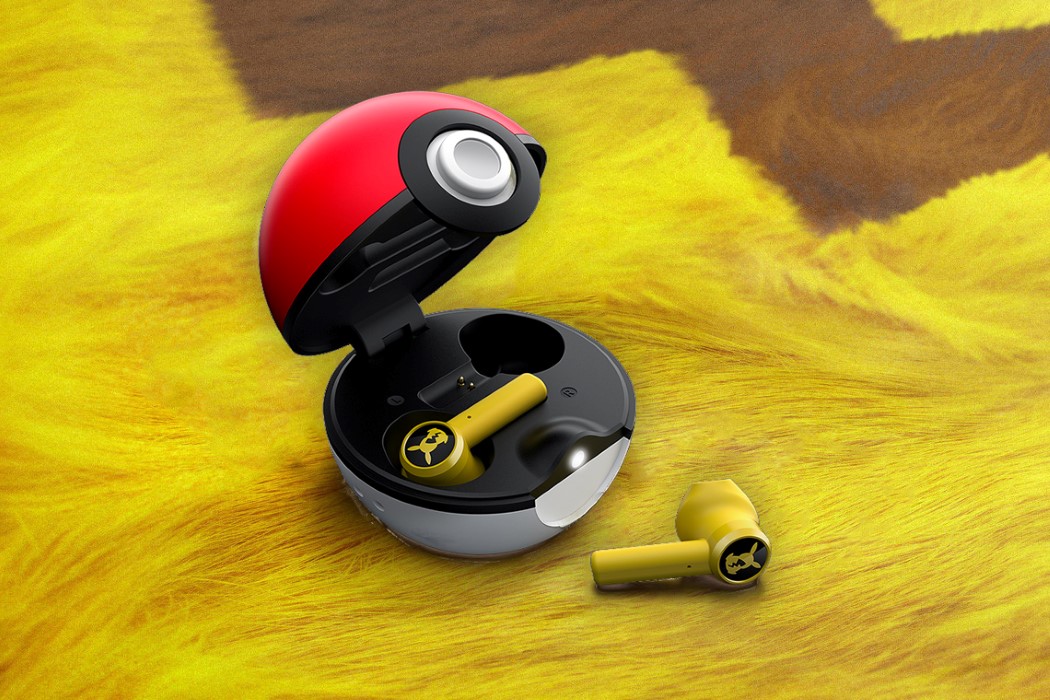Razer S Limited Edition Pikachu Earbuds Come With A Pokeball Charging Case Yanko Design