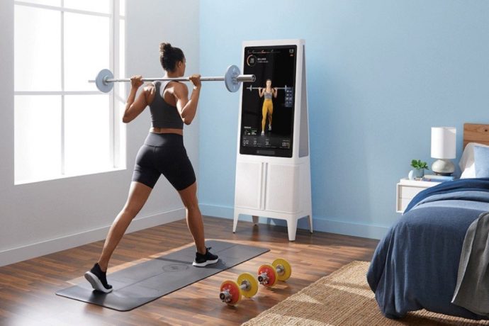 This AI Gym-Set uses motion-tracking cameras to let trainers virtually guide your workout